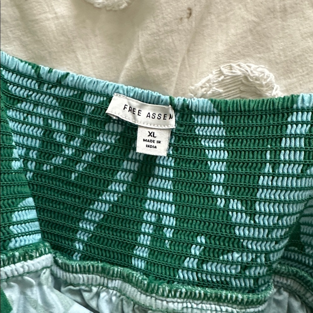 Green Leaf Print Women’s Shorts - Picture 8 of 8